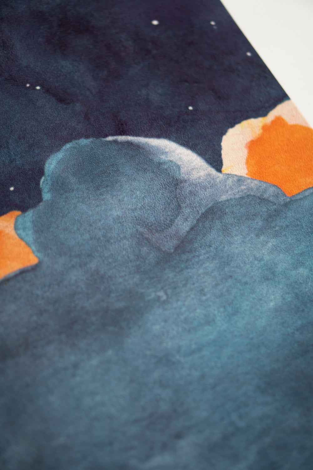 Kinder Yogamatte von MALA im Design Night Sky mit Mond und Wolken in Wasserfarben