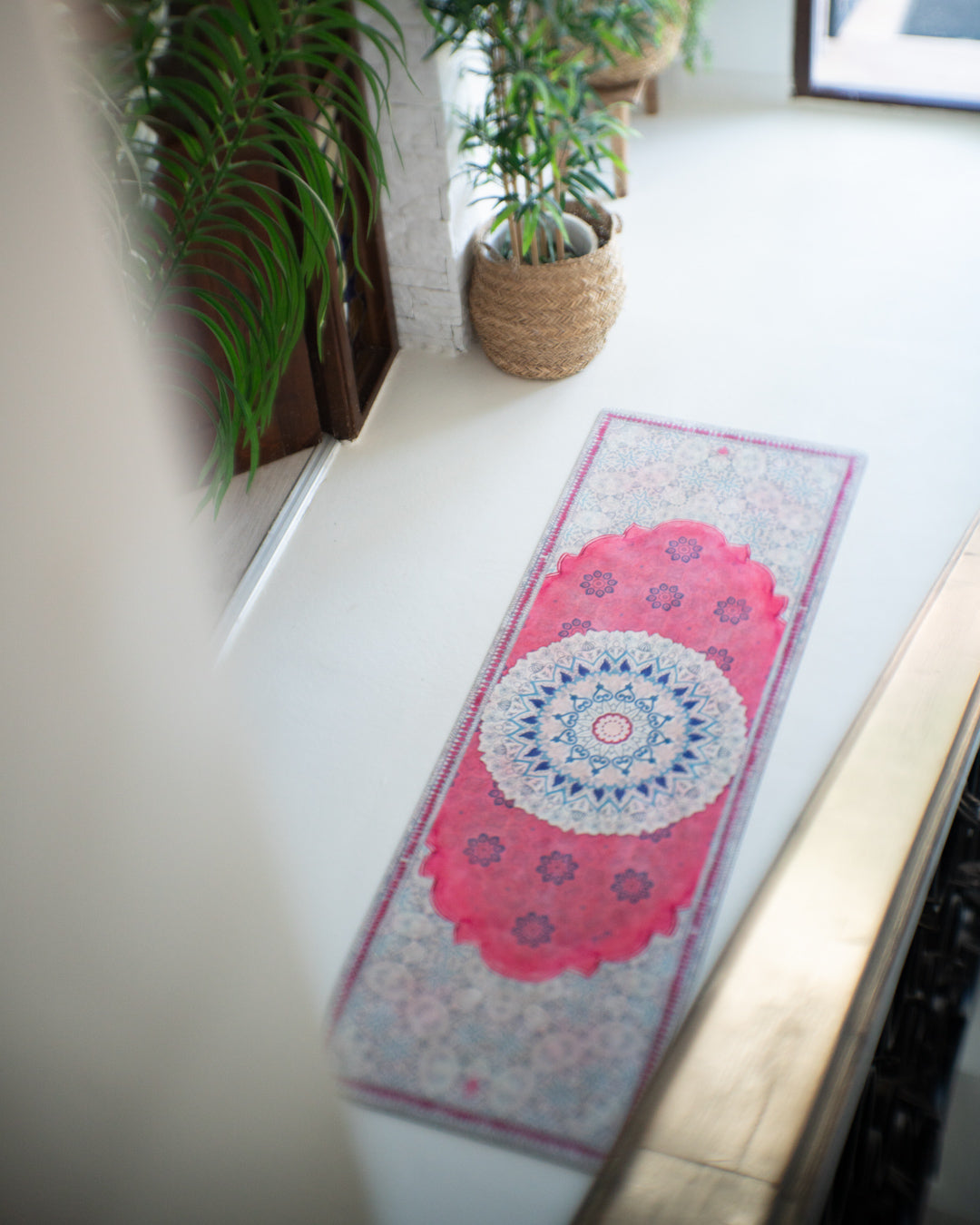 2-in-1-Yogamatte und Handtuch von MALA Yoga im Design Flying Carpet. Yogamatte mit Mandala Muster. 